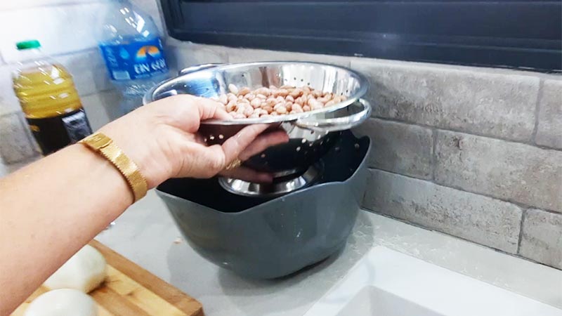 השריה שטיפה וסינון השעועית