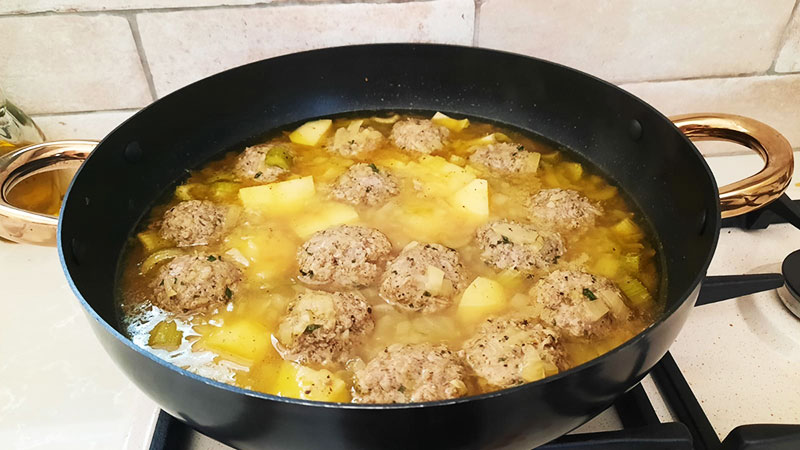 קציצות בשר וסלרי מתכון קל ומהיר להכנה