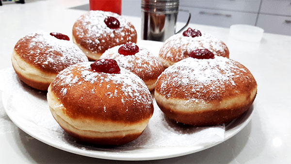 סופגניות קלאסיות עם ריבה