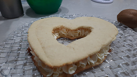 הרכבת עוגה בצק לב שקדים