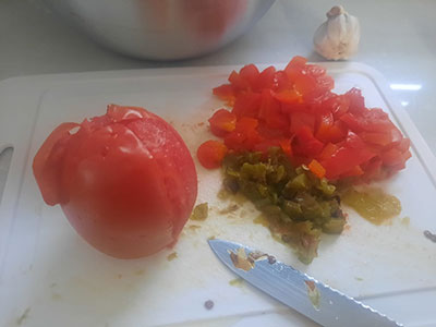 קיצוץ ירקות לסלט זעלוק