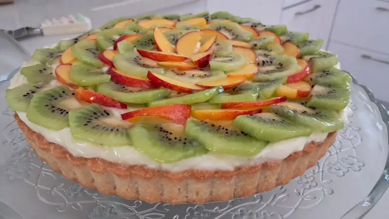 פאי פירות עם קרם פטיסייר, קיווי ונקטרינה