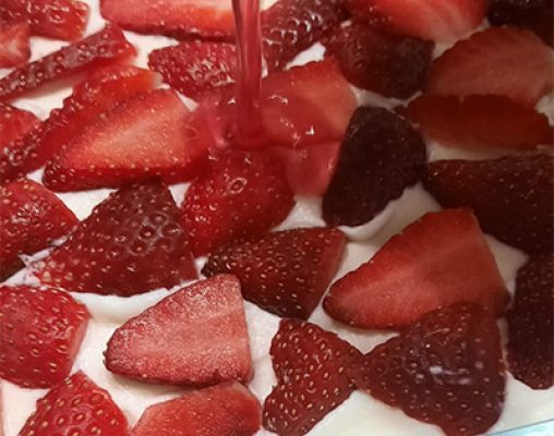 ציפוי-עוגה-בגלי-תות